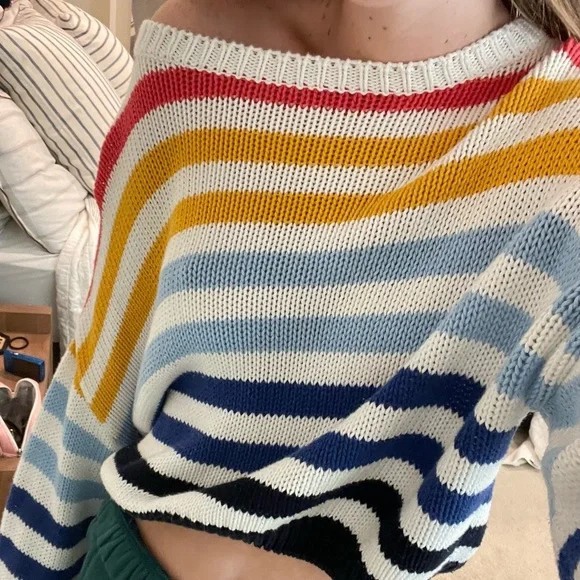 Super cute, semi-cropped rainbow sweater - Picture 2 of 3